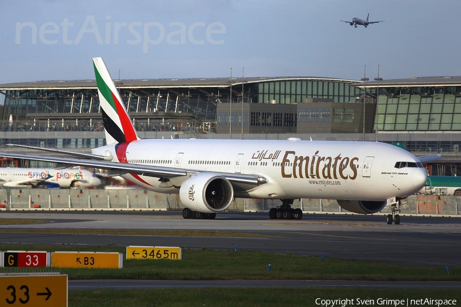 Emirates Boeing 777-31H(ER) (A6-EBK) | Photo 129421
