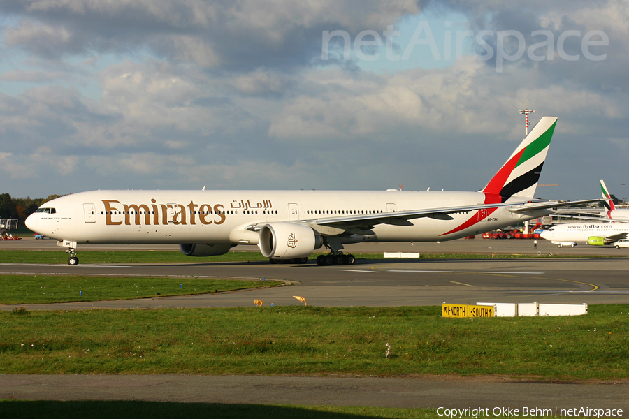 Emirates Boeing 777-31H(ER) (A6-EBK) | Photo 72304