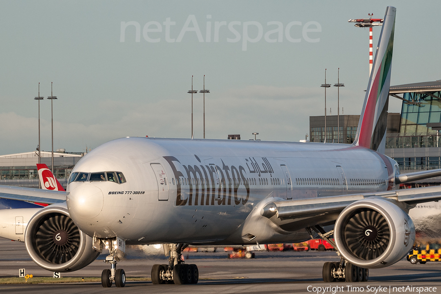 Emirates Boeing 777-31H(ER) (A6-EBK) | Photo 91339