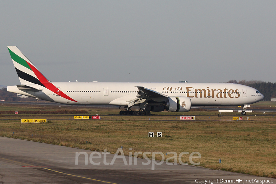 Emirates Boeing 777-31H(ER) (A6-EBK) | Photo 400532