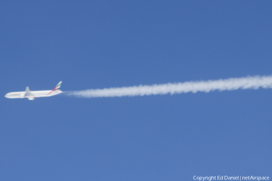 Emirates Boeing 777-31H(ER) (A6-EBK) | Photo 51537