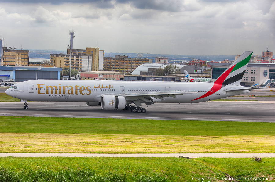 Emirates Boeing 777-31H(ER) (A6-EBK) | Photo 237912