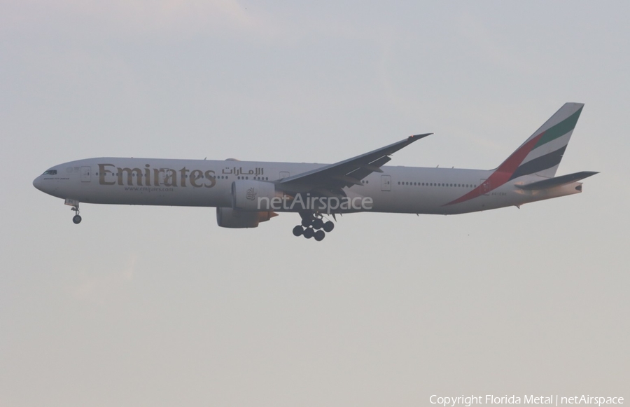 Emirates Boeing 777-31H(ER) (A6-EBK) | Photo 516051