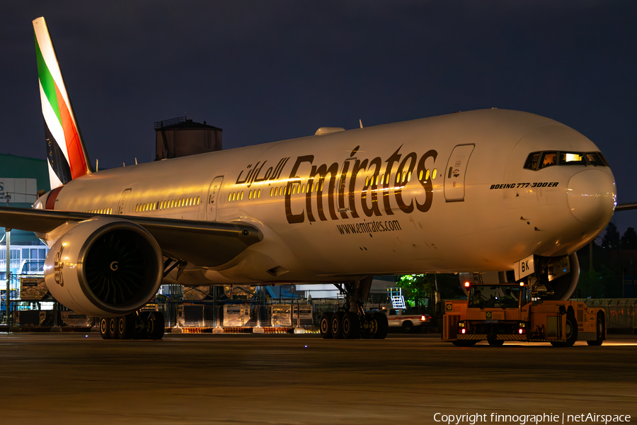 Emirates Boeing 777-31H(ER) (A6-EBK) | Photo 595871