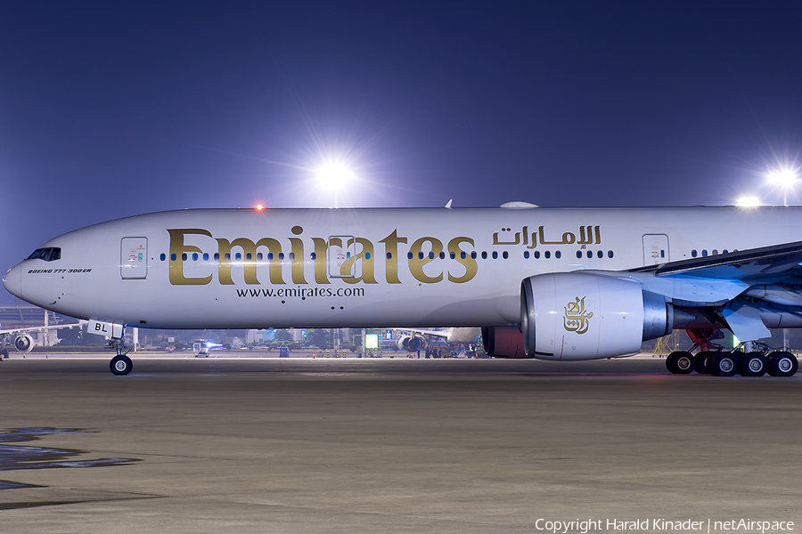 Emirates Boeing 777-31H(ER) (A6-EBL) | Photo 289894