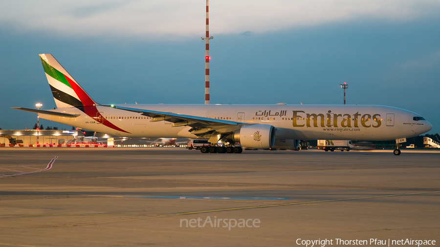 Emirates Boeing 777-31H(ER) (A6-EBM) | Photo 106393