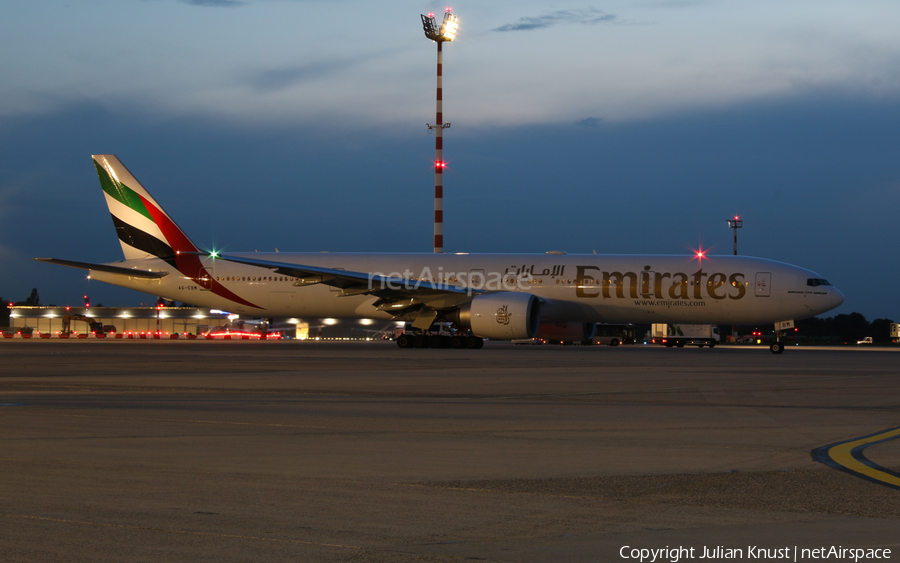 Emirates Boeing 777-31H(ER) (A6-EBM) | Photo 76113