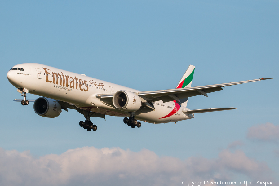 Emirates Boeing 777-31H(ER) (A6-EBM) | Photo 168865