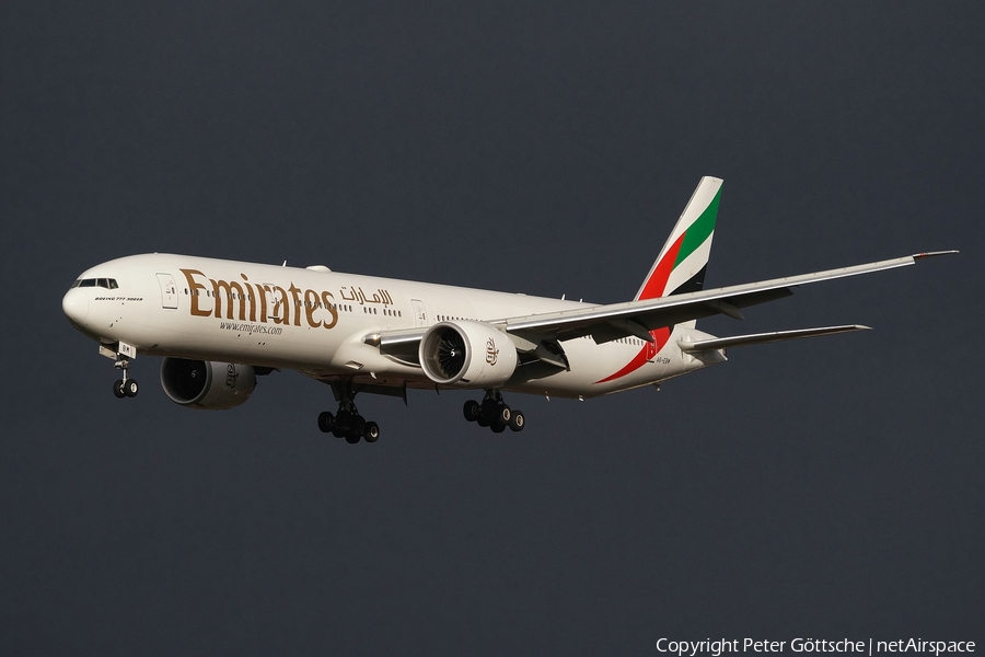 Emirates Boeing 777-31H(ER) (A6-EBM) | Photo 91346