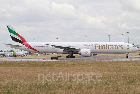 Emirates Boeing 777-31H(ER) (A6-EBM) at  Lisbon - Portela, Portugal