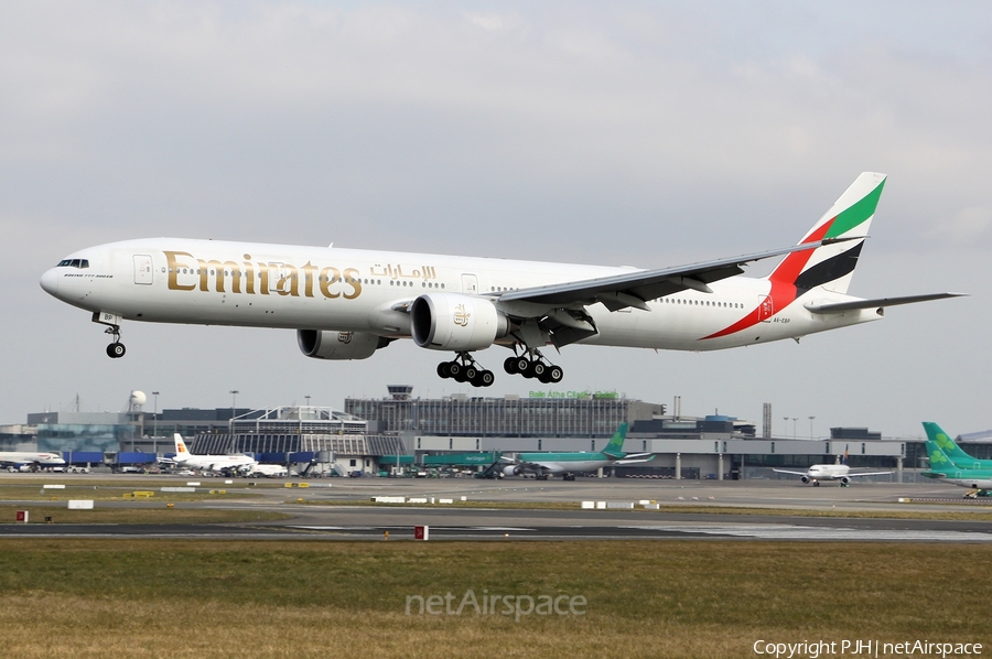 Emirates Boeing 777-31H(ER) (A6-EBP) | Photo 23716
