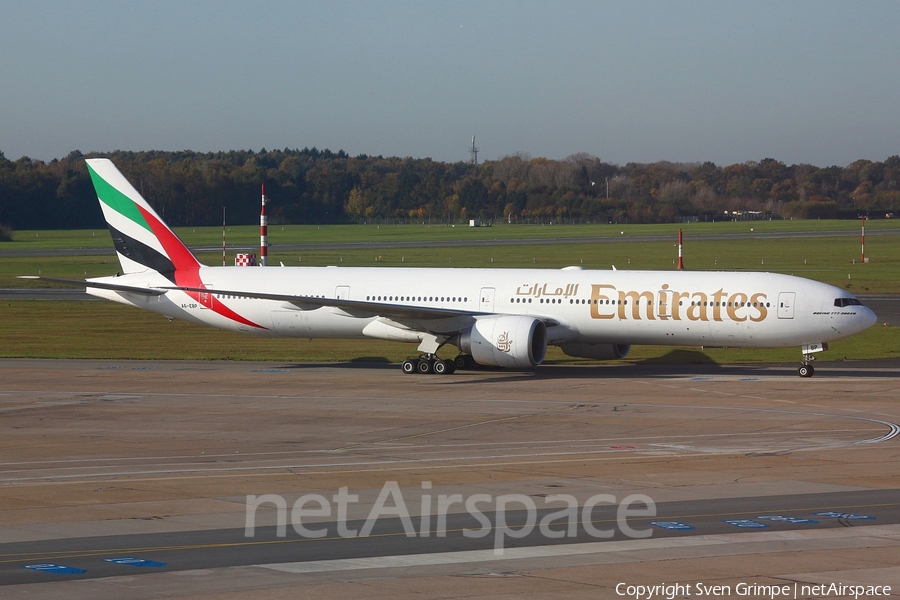 Emirates Boeing 777-31H(ER) (A6-EBP) | Photo 60082