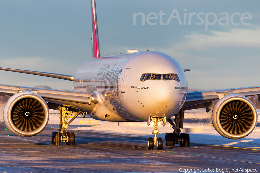 Emirates Boeing 777-31H(ER) (A6-EBP) | Photo 209825