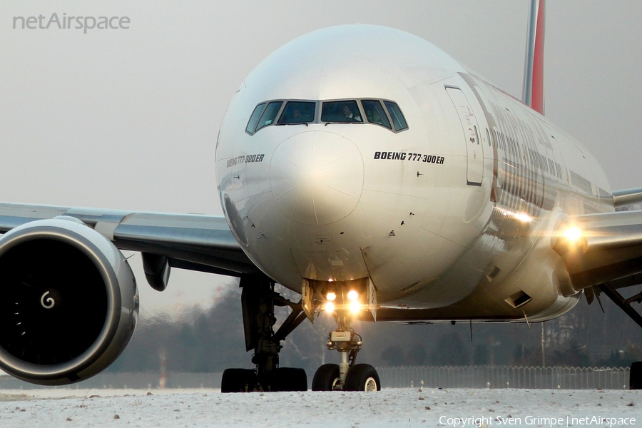 Emirates Boeing 777-31H(ER) (A6-EBR) | Photo 41113