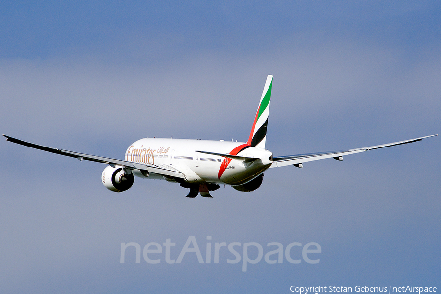 Emirates Boeing 777-31H(ER) (A6-EBR) | Photo 8377