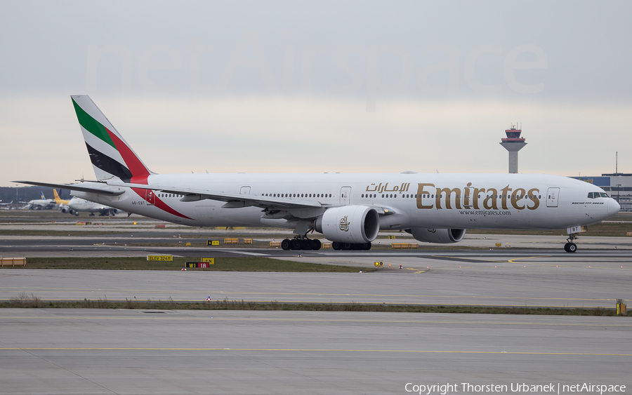Emirates Boeing 777-31H(ER) (A6-EBT) | Photo 119298