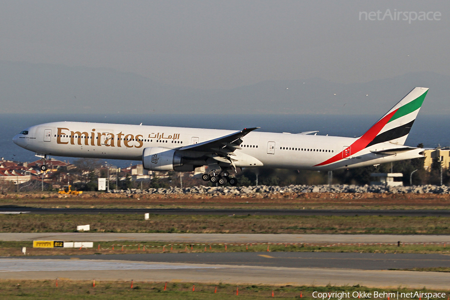 Emirates Boeing 777-31H(ER) (A6-EBT) | Photo 43806
