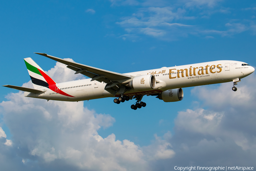 Emirates Boeing 777-31H(ER) (A6-EBU) | Photo 457592