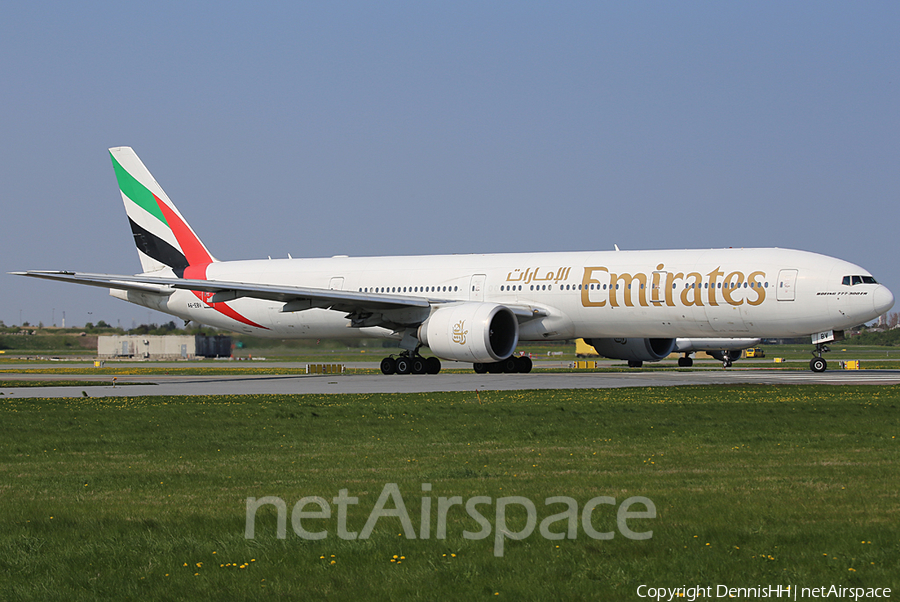Emirates Boeing 777-31H(ER) (A6-EBV) | Photo 361224