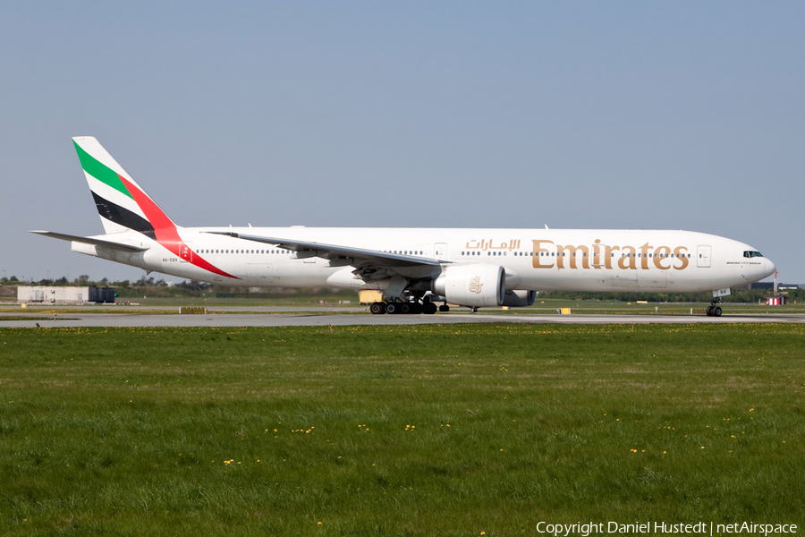 Emirates Boeing 777-31H(ER) (A6-EBV) | Photo 657947