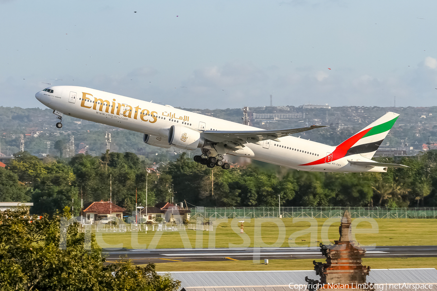 Emirates Boeing 777-31H(ER) (A6-EBV) | Photo 401774