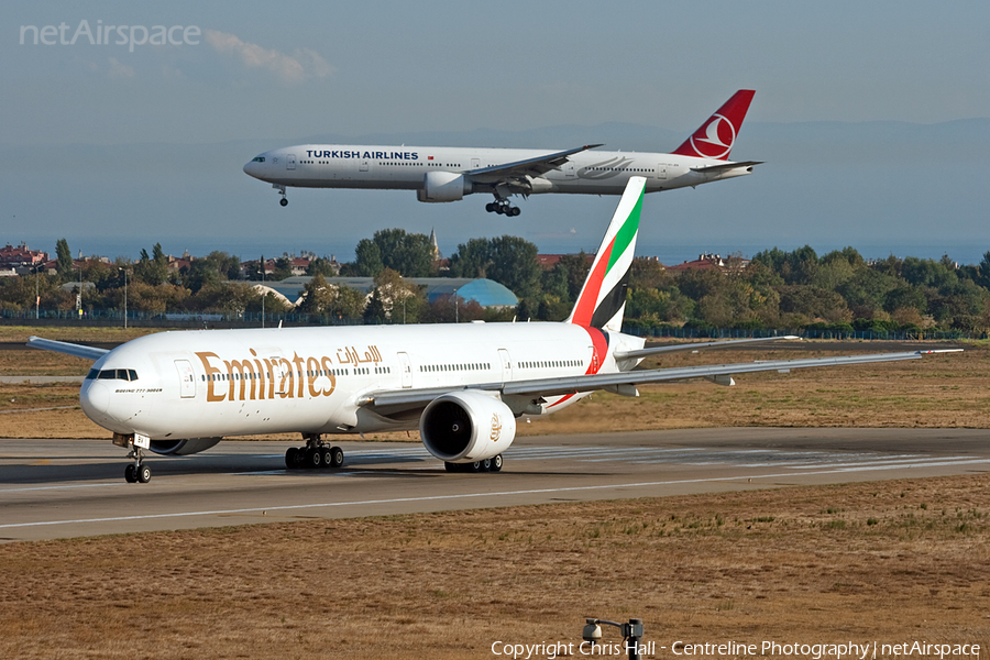 Emirates Boeing 777-31H(ER) (A6-EBV) | Photo 33341
