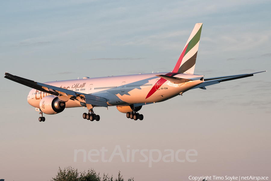 Emirates Boeing 777-31H(ER) (A6-EBW) | Photo 85339