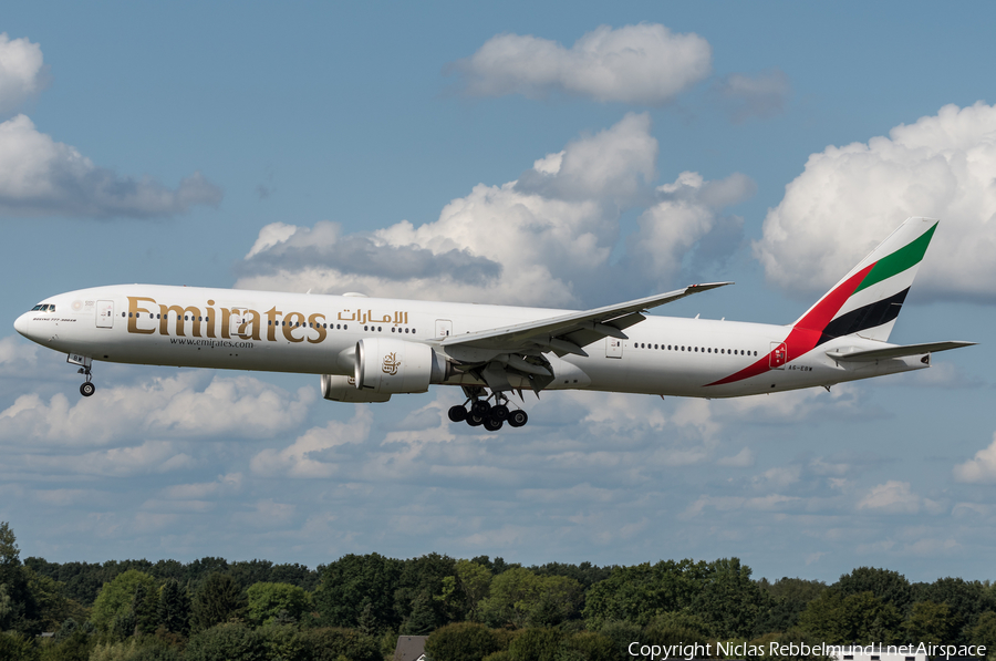 Emirates Boeing 777-31H(ER) (A6-EBW) | Photo 262150