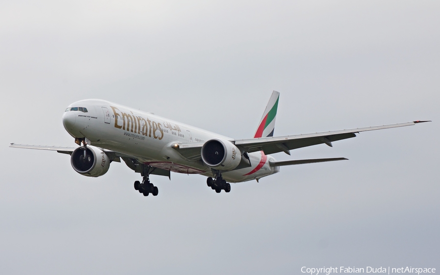 Emirates Boeing 777-31H(ER) (A6-EBW) | Photo 268521