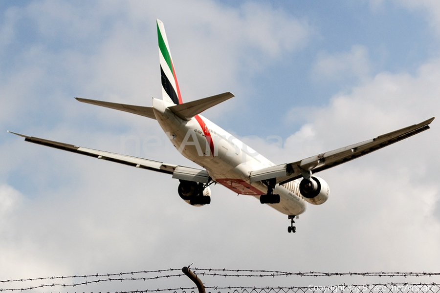 Emirates Boeing 777-31H(ER) (A6-EBW) | Photo 305916