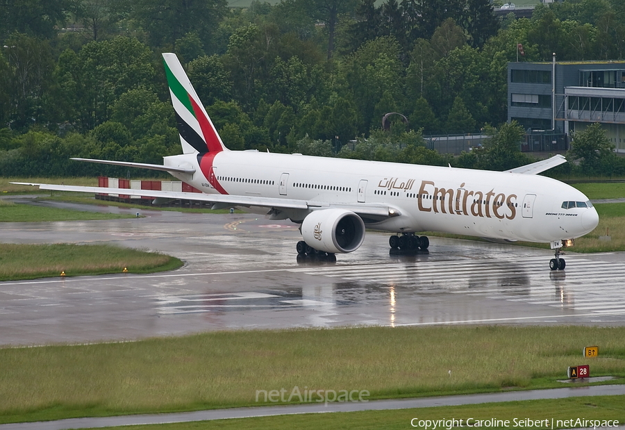 Emirates Boeing 777-31H(ER) (A6-EBW) | Photo 178612