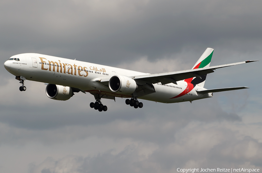 Emirates Boeing 777-31H(ER) (A6-EBX) | Photo 27063
