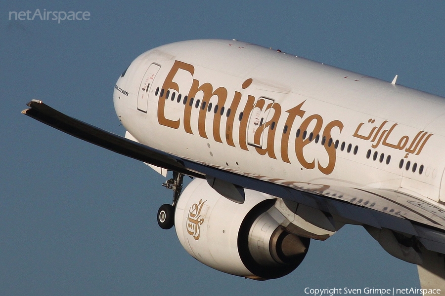 Emirates Boeing 777-31H(ER) (A6-EBX) | Photo 69845