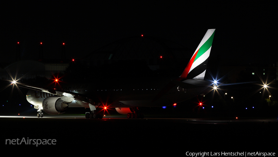 Emirates Boeing 777-31H(ER) (A6-EBY) | Photo 88075