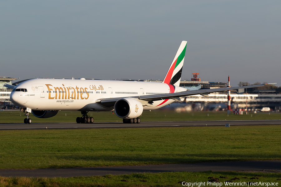 Emirates Boeing 777-31H(ER) (A6-EBY) | Photo 356061