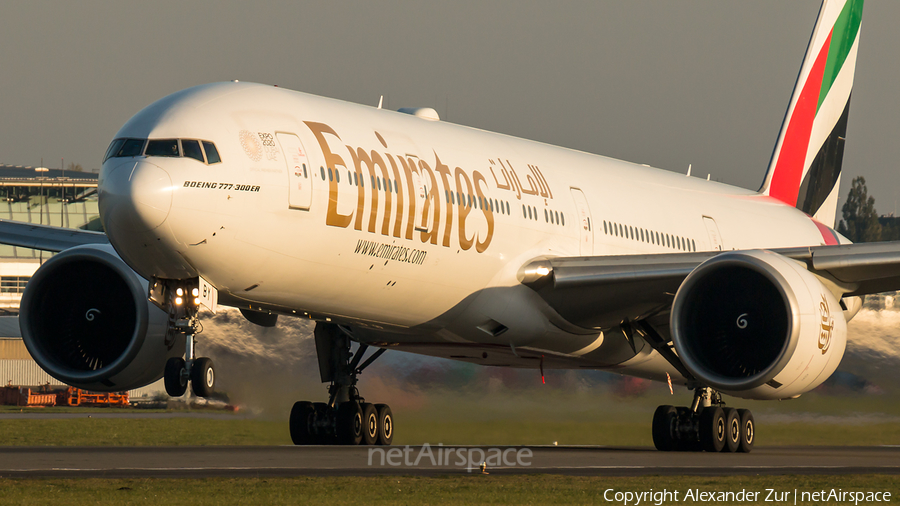 Emirates Boeing 777-31H(ER) (A6-EBY) | Photo 356282