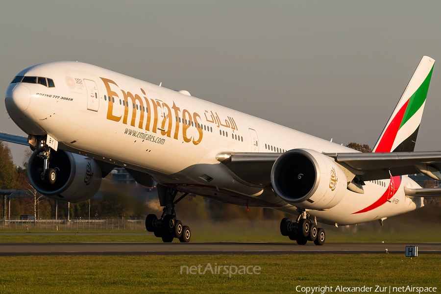 Emirates Boeing 777-31H(ER) (A6-EBY) | Photo 357418