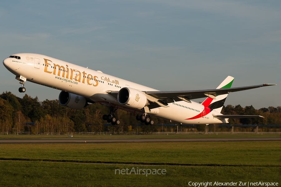 Emirates Boeing 777-31H(ER) (A6-EBY) | Photo 357419