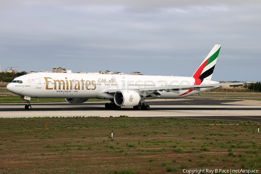 Emirates Boeing 777-31H(ER) (A6-EBY) | Photo 382428