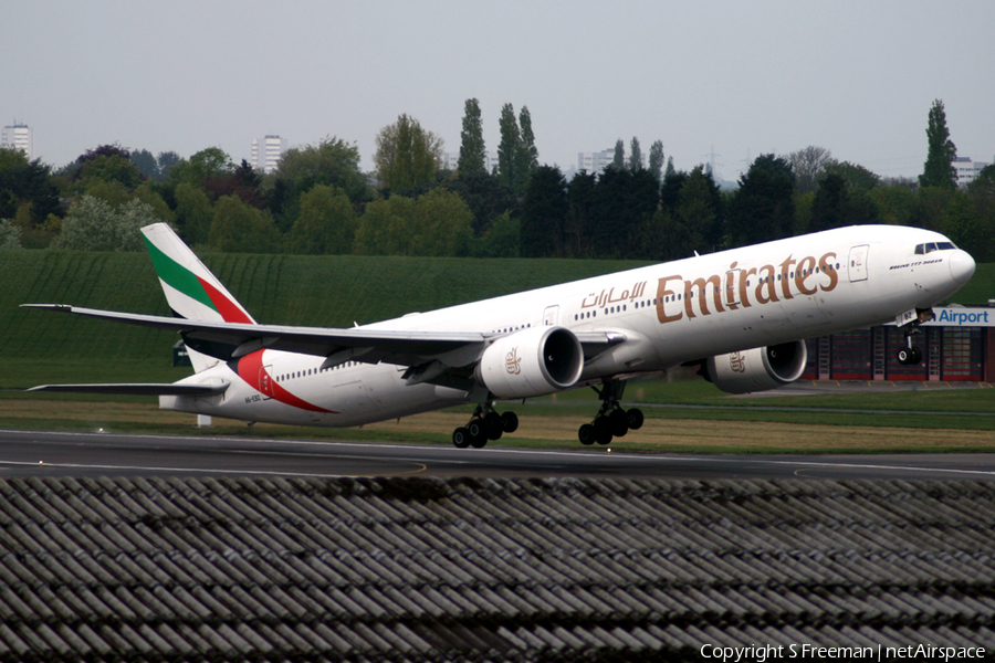 Emirates Boeing 777-31H(ER) (A6-EBZ) | Photo 46813