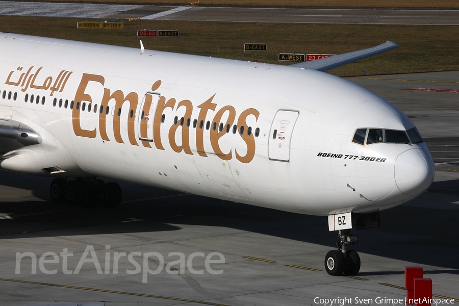 Emirates Boeing 777-31H(ER) (A6-EBZ) | Photo 39330