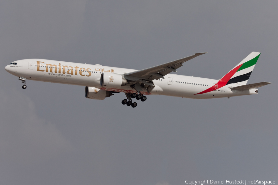 Emirates Boeing 777-31H(ER) (A6-ECB) | Photo 418088