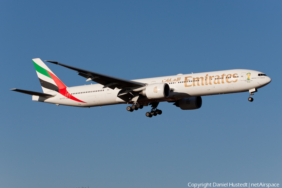 Emirates Boeing 777-36N(ER) (A6-ECC) | Photo 425873