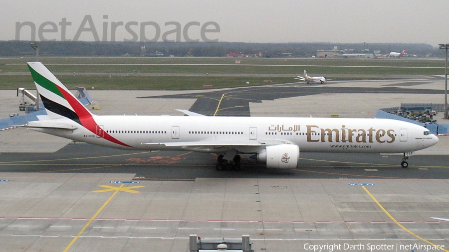 Emirates Boeing 777-31H(ER) (A6-ECE) | Photo 134019