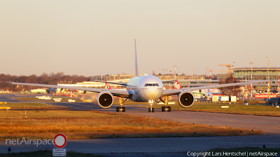 Emirates Boeing 777-31H(ER) (A6-ECE) | Photo 209417