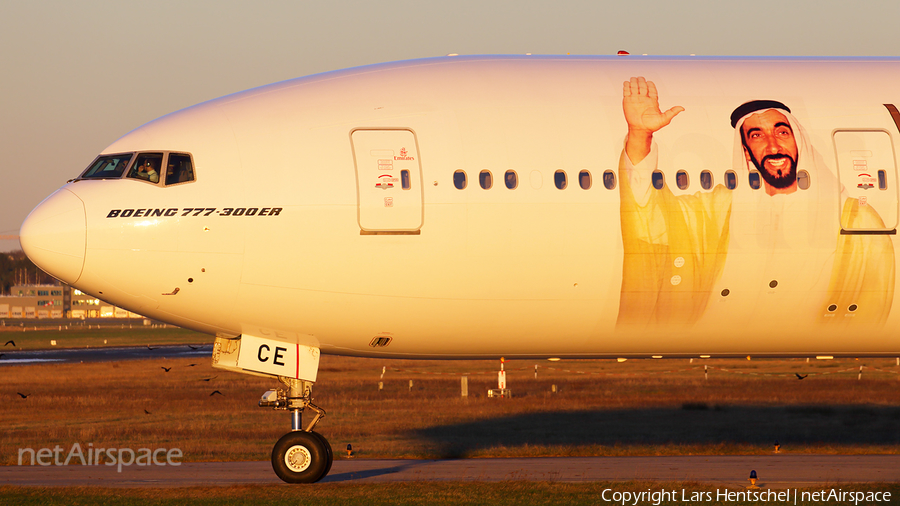 Emirates Boeing 777-31H(ER) (A6-ECE) | Photo 209419