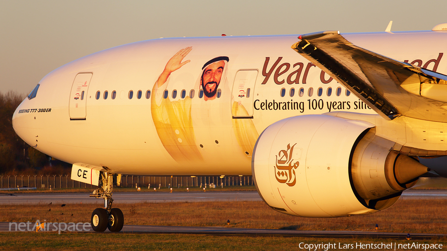 Emirates Boeing 777-31H(ER) (A6-ECE) | Photo 209420