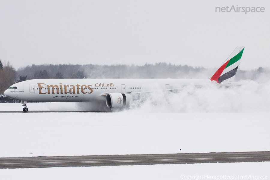 Emirates Boeing 777-31H(ER) (A6-ECE) | Photo 21858