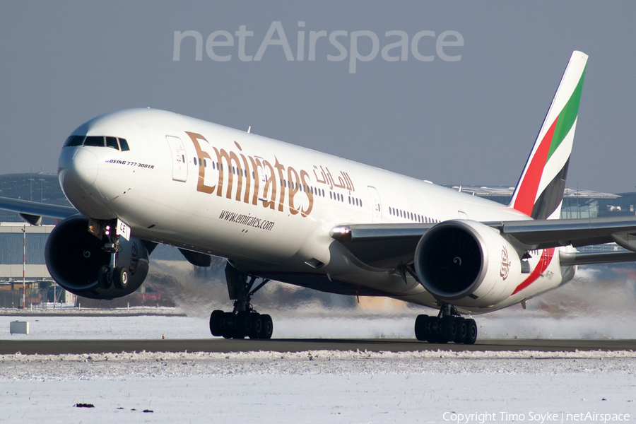 Emirates Boeing 777-31H(ER) (A6-ECE) | Photo 24285
