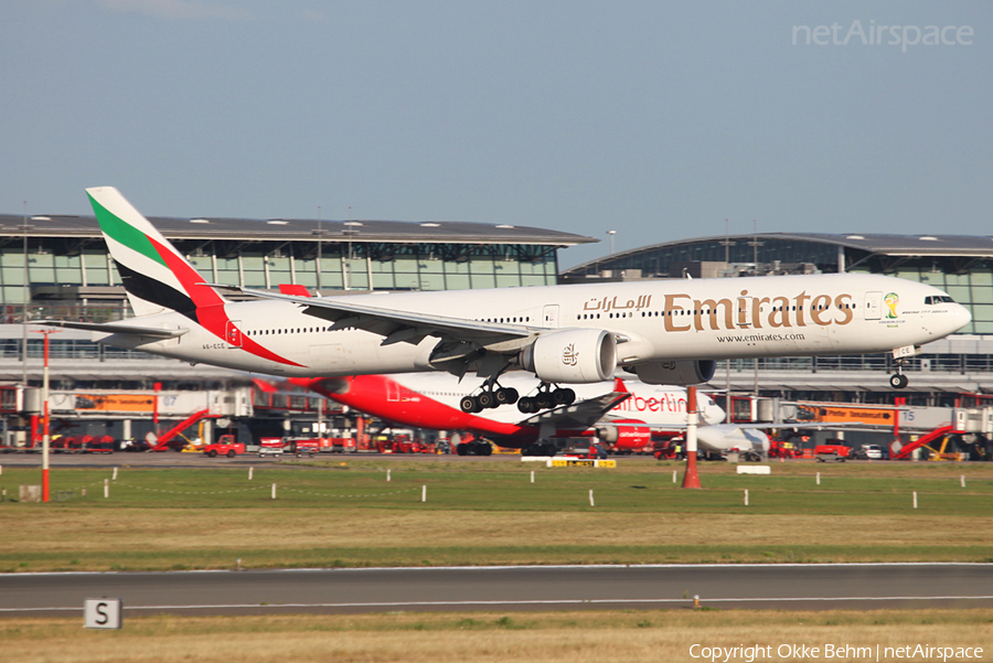 Emirates Boeing 777-31H(ER) (A6-ECE) | Photo 53897